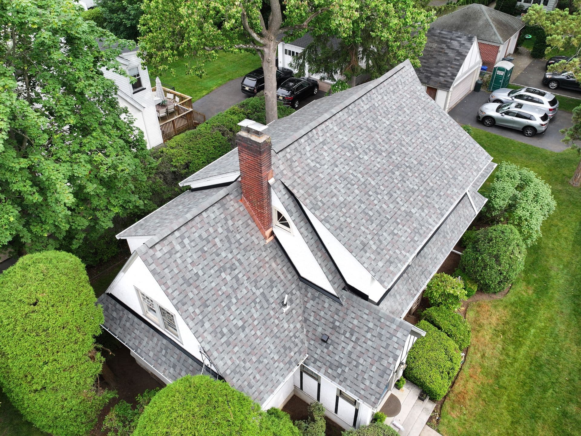 Aerial view of a Bergen County home with a newly installed roof using Atlas Pinnacle® Pristine Summer Storm shingles by Mattsson Roofing.